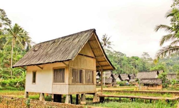 Rumah adat Sunda Buka Pongpok