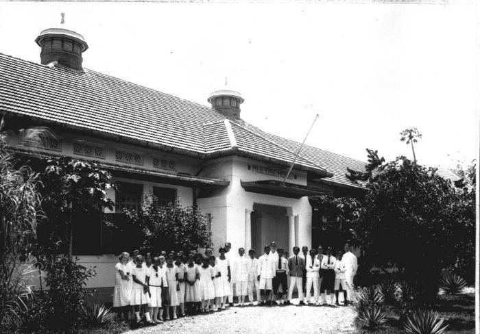 Meer Uitgebreid Lager Onderwijs (MULO) di Medan , c.  tahun 1920-an