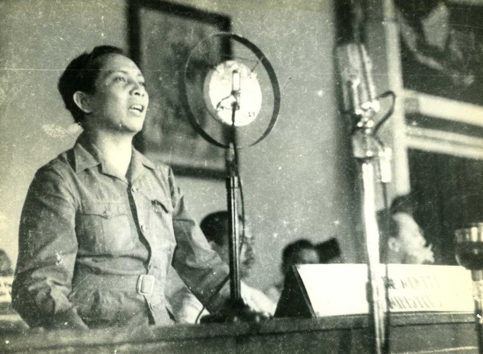 Sutan Sjahrir pada sidang paripurna KNIP , 1947 di Malang.