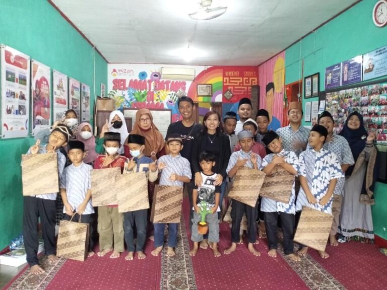 Penjelasan 8 Golongan Mustahiq Zakat atau Orang yang Berhak Menerima Zakat
