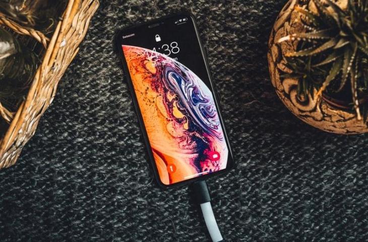 Ilustrasi smartphone. (unsplash/Pascal Brändle)