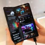 Prototipe HP lipat Samsung. Engselnya bisa berputar 360 derajat. (Samsung)