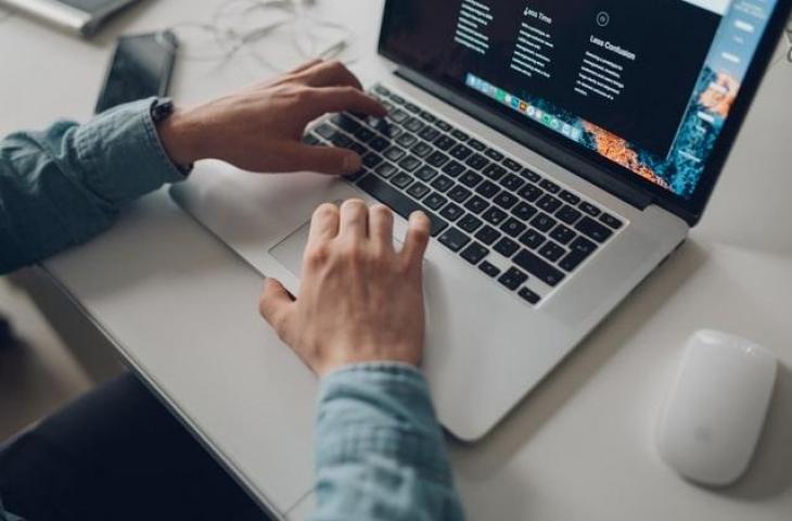 Ilustrasi laptop. (Unsplash/ Štefan Štefančík)