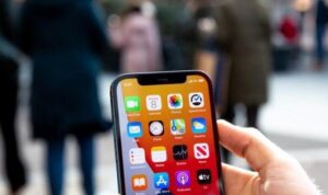 Ilustrasi iPhone dengan jaringan 5G. (unsplash/Frederik Lipfert)